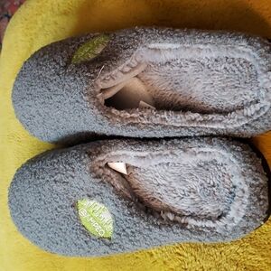 AMPEO Women's Gray Fuzy Slippers